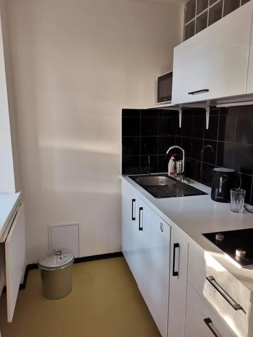 Cozy Studio In The City Centre Near Train Station Bratislava Exterior photo